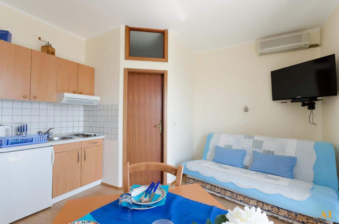 Apartments And Room Drazen Нови-Винодолски Экстерьер фото