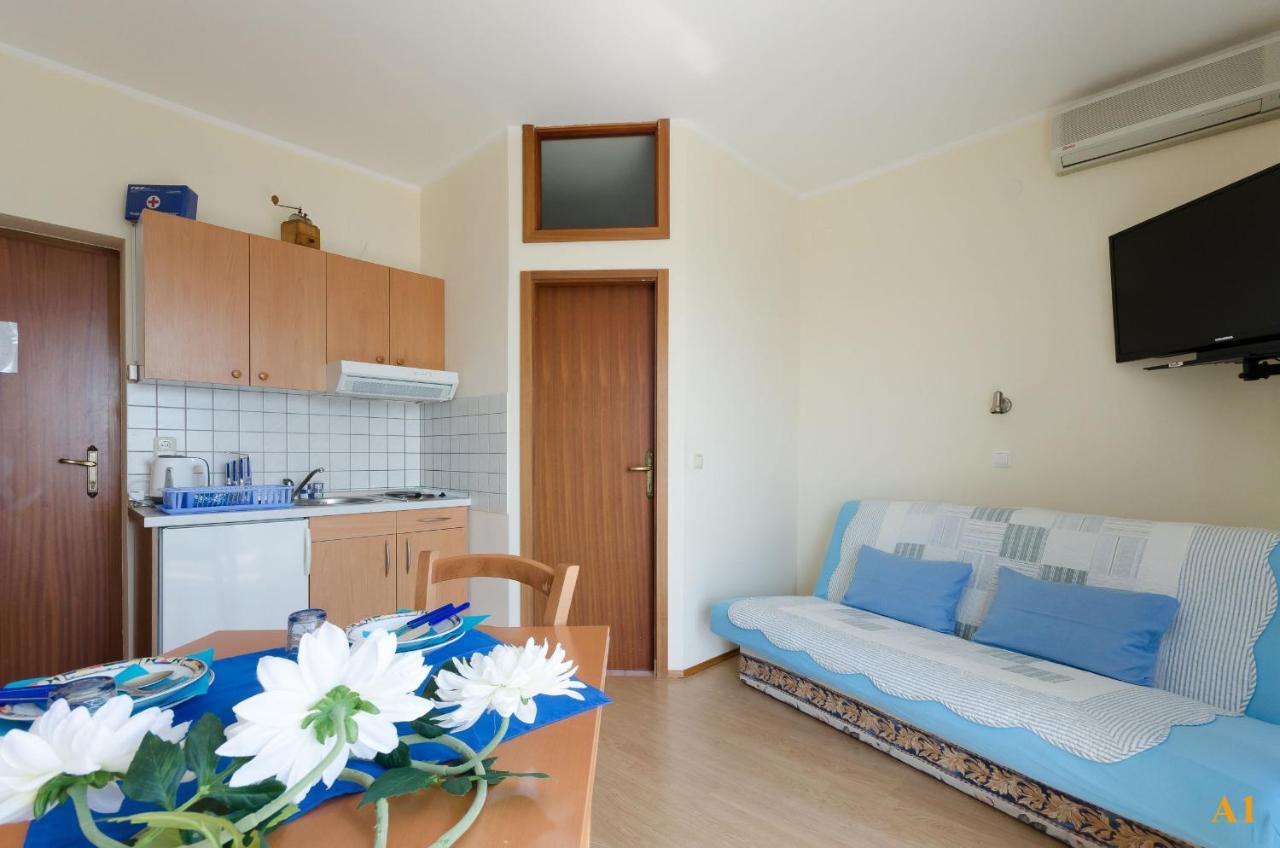 Apartments And Room Drazen Нови-Винодолски Экстерьер фото